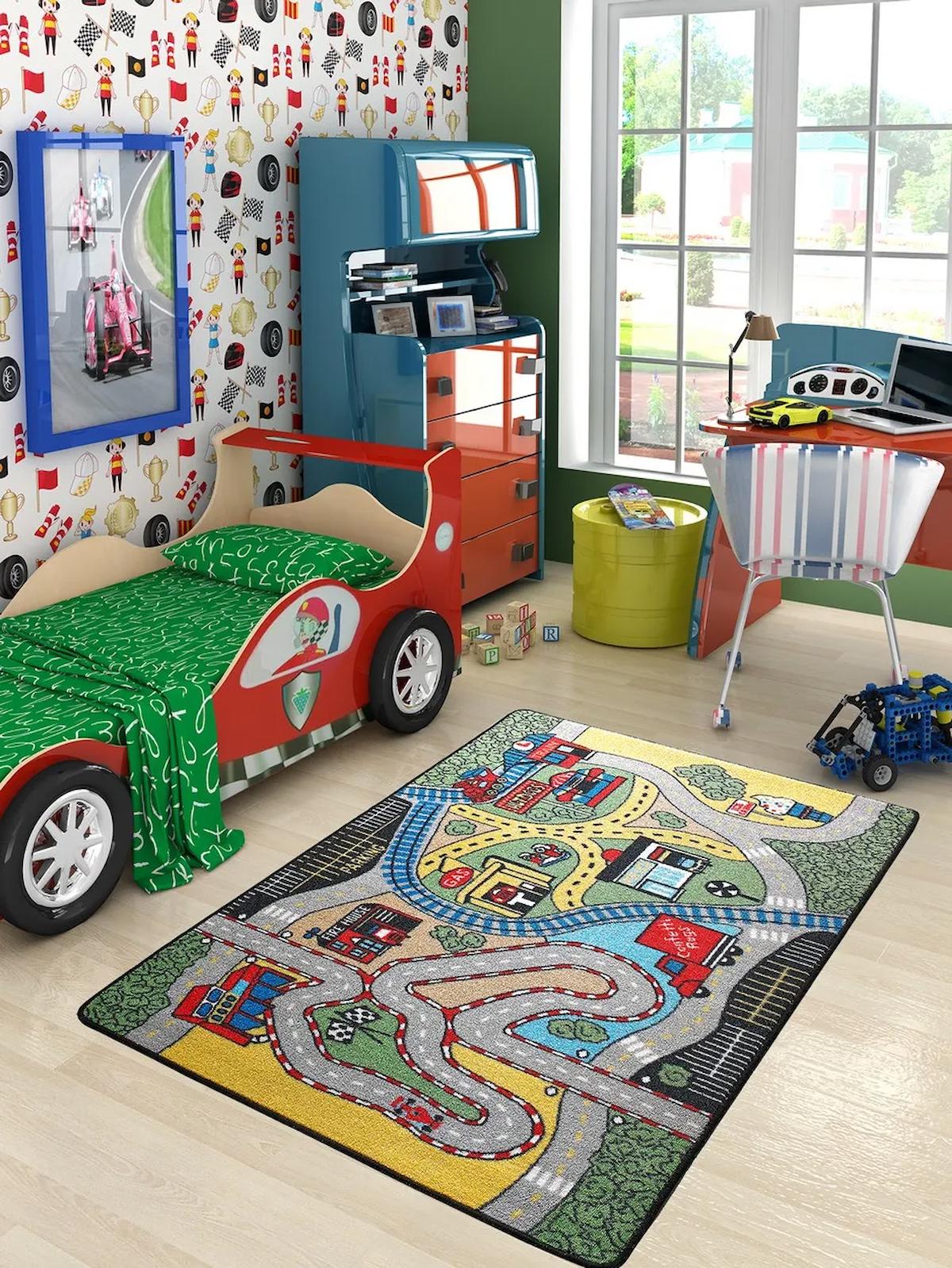 Confetti Race Yeşil 7 mm Mikropolyester Toz Tutmaz Yıkanabilir İnce Kaymaz Lateks Taban Araba Desenli Dikdörtgen Makine Dokuma Çocuk Odası Halısı