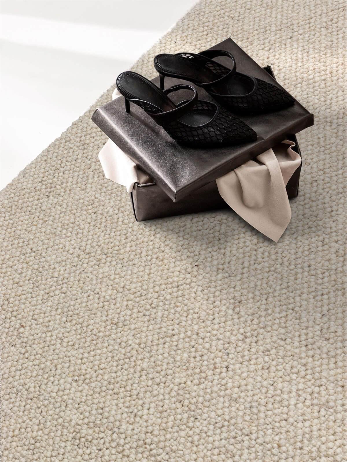 Saraz Halı Kahverengi 12 mm Polyester Antibakteriyel Yıkanabilir Kalın Kaymaz Lateks Taban Dikdörtgen Makine Dokuma Salon Halısı 120x120 cm
