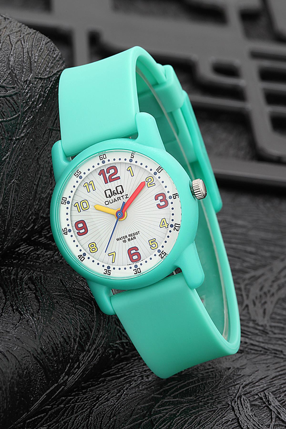 Q&Q 3P540 36 mm Yeşil Silikon Kordon Analog Kadın Kol Saati