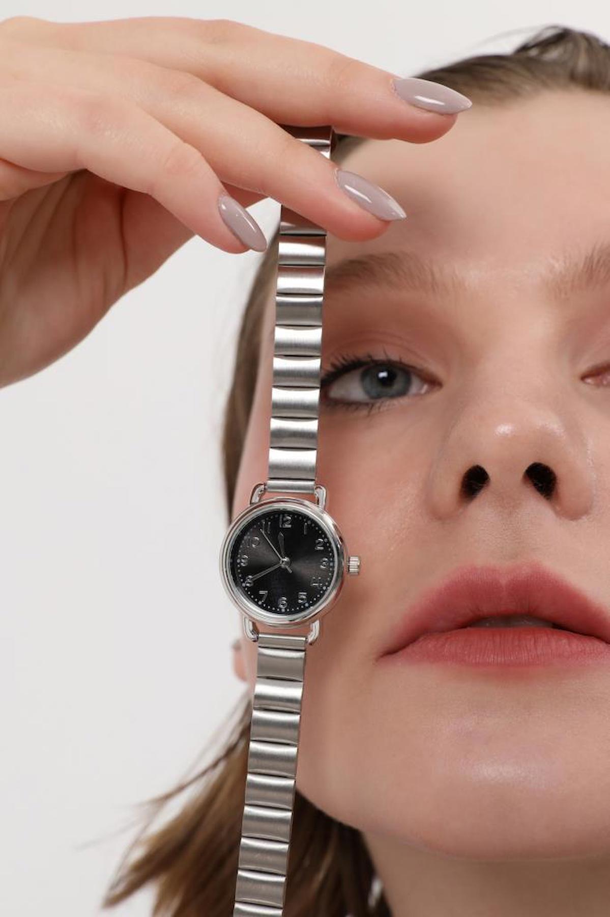 Oqqo 25 mm Gri Metal Kordon Analog Kadın Kol Saati