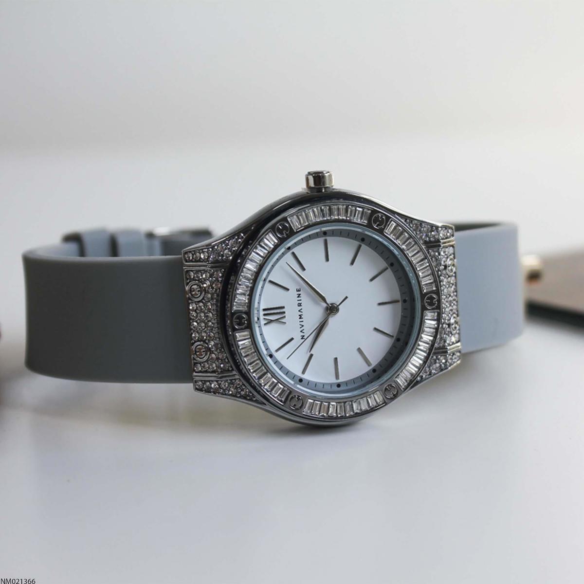 Navimarine NM021366 38 mm Gri Silikon Kordon Analog Kadın Kol Saati