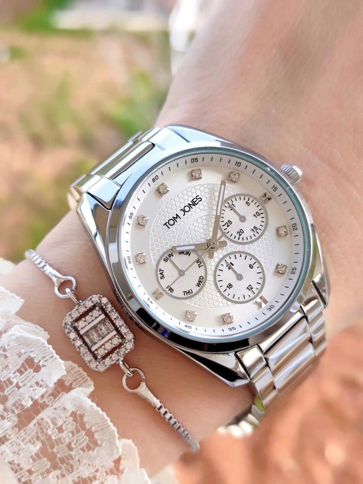 Tom Jones BLKT.2.218 Takvimli 39 mm Gri Çelik Kordon Analog Kadın Kol Saati