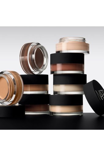 Nars Soft Matte Complete Light 2 Vanilla Nemlendiricili Göz Altı ve Yüz Krem Pot Kapatıcı