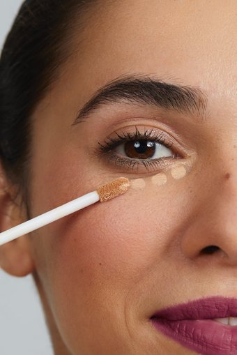 Avon Power Stay Golden Medium Nemlendiricili Göz Altı ve Yüz Likit Fırça Kapatıcı