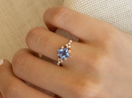 Safir Kuyumculuk 1 Karat Kare Mineli Sertifikalı Mavi Pırlanta Yüzük