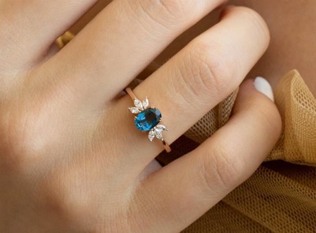 Safir Kuyumculuk 0.90 Karat Oval Parlak Sertifikalı Lacivert Pırlanta Yüzük