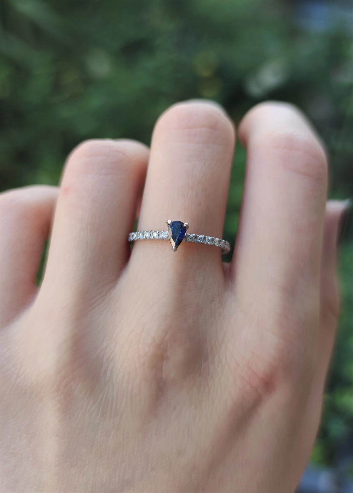 Cem Aykan Kuyumculuk 0.08 Karat Damla Parlak Sertifikalı Sky Diamond Beyaz -Mavi Pırlanta Yüzük