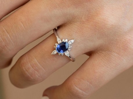 Safir Kuyumculuk 1.00 Karat Oval Mineli Sertifikalı Lacivert Pırlanta Yüzük
