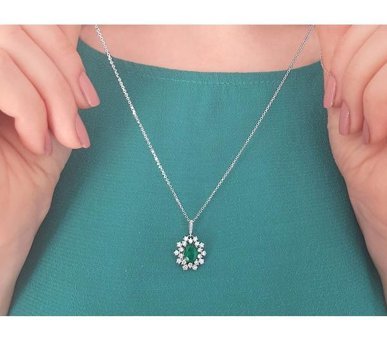 Sirius Pırlanta 0.86 Karat Yuvarlak Kesim Zümrüt Taşlı 14 Ayar Altın Pırlanta Kolye 42 Cm