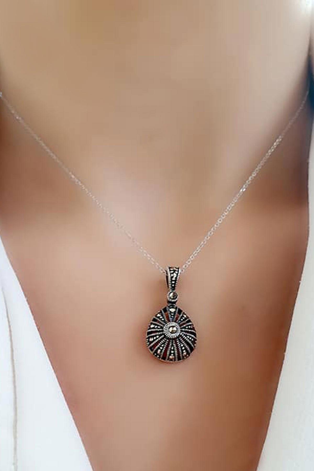 Oseshop Taş İşlemeli Gri-Siyah Markazit Taşlı 925 Ayar Kararmayan Zincir Forse Zincir Kadın Gümüş Kolye 45 cm