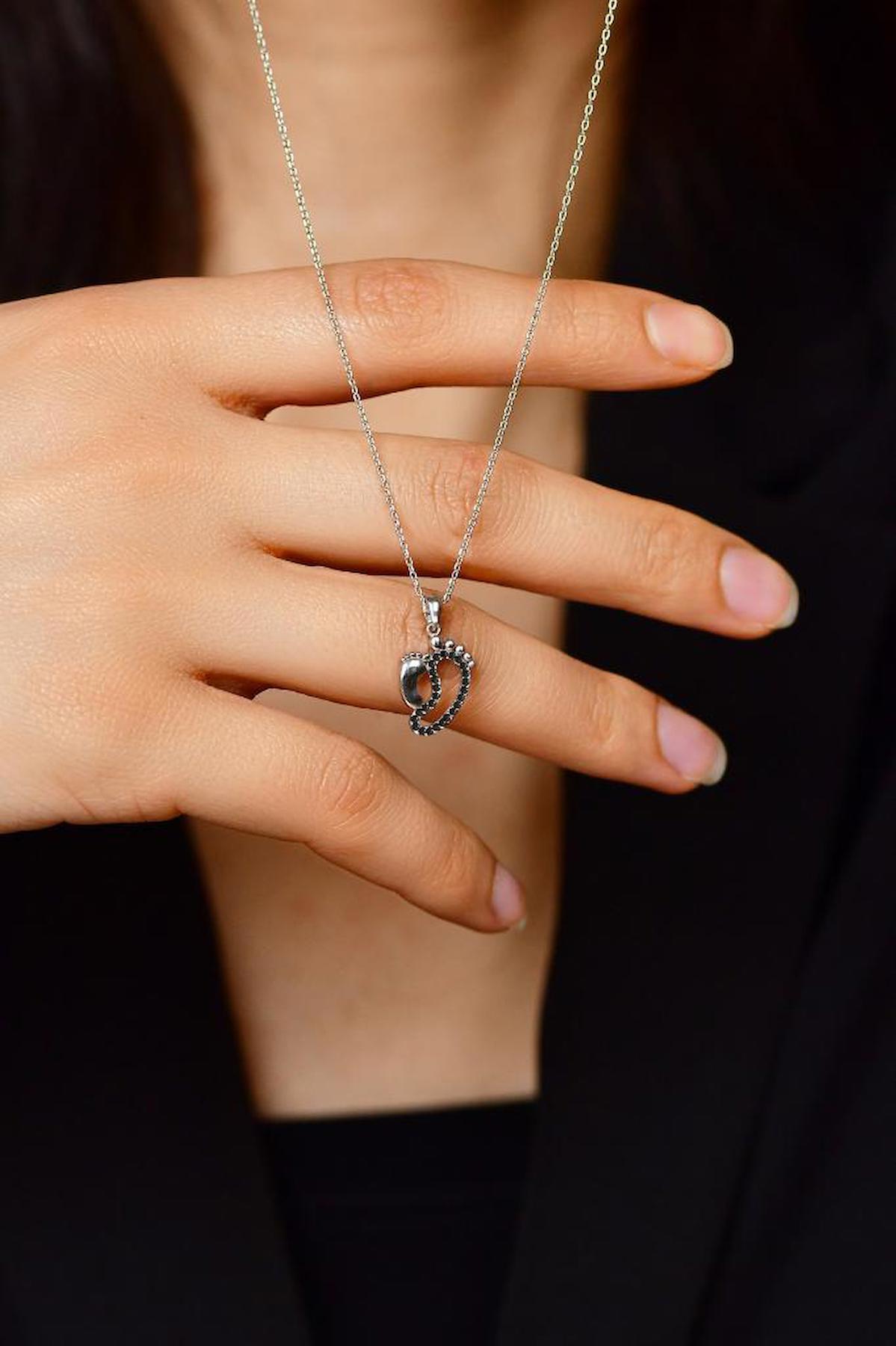 Roza Silver Aile Figürlü Siyah Oniks Taşlı 925 Ayar Kararmayan Zincir Forse Zincir Kadın Gümüş Kolye 45 cm