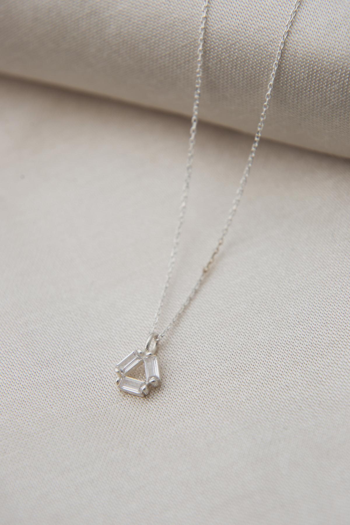 Elika Silver Beyaz Taşlı 925 Ayar Kararmayan Zincir Kadın Gümüş Kolye 45 cm