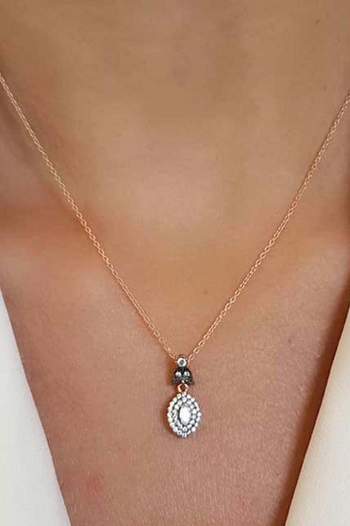 Oseshop Beyaz Zirkon Taşlı 925 Ayar Kararmayan Figürlü Forse Zincir Kadın Gümüş Kolye 45 cm