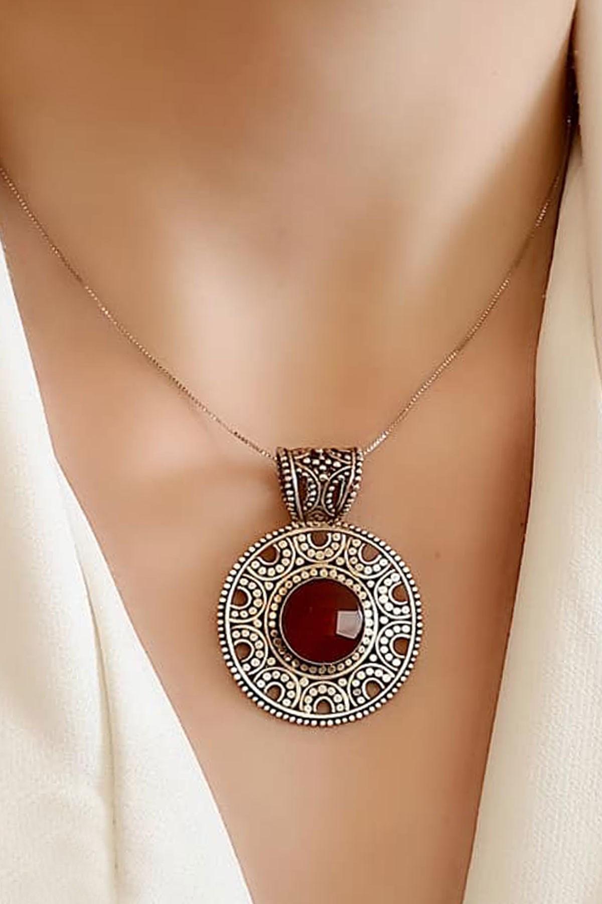 Oseshop Yuvarlak Kırmızı Akik Taşlı 925 Ayar Kararmayan Figürlü Forse Zincir Kadın Gümüş Kolye 45 cm