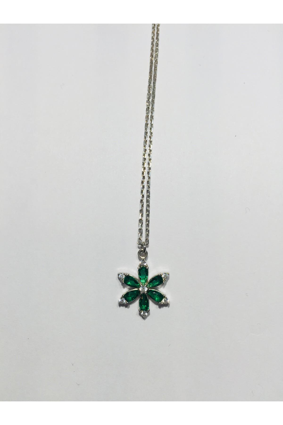 Nuovo Jewellery Çiçekli Beyaz - Yeşil Zirkon Taşlı 925 Ayar Altın Kaplama Kararmayan Forse Zincir Kadın Gümüş Kolye 45 cm