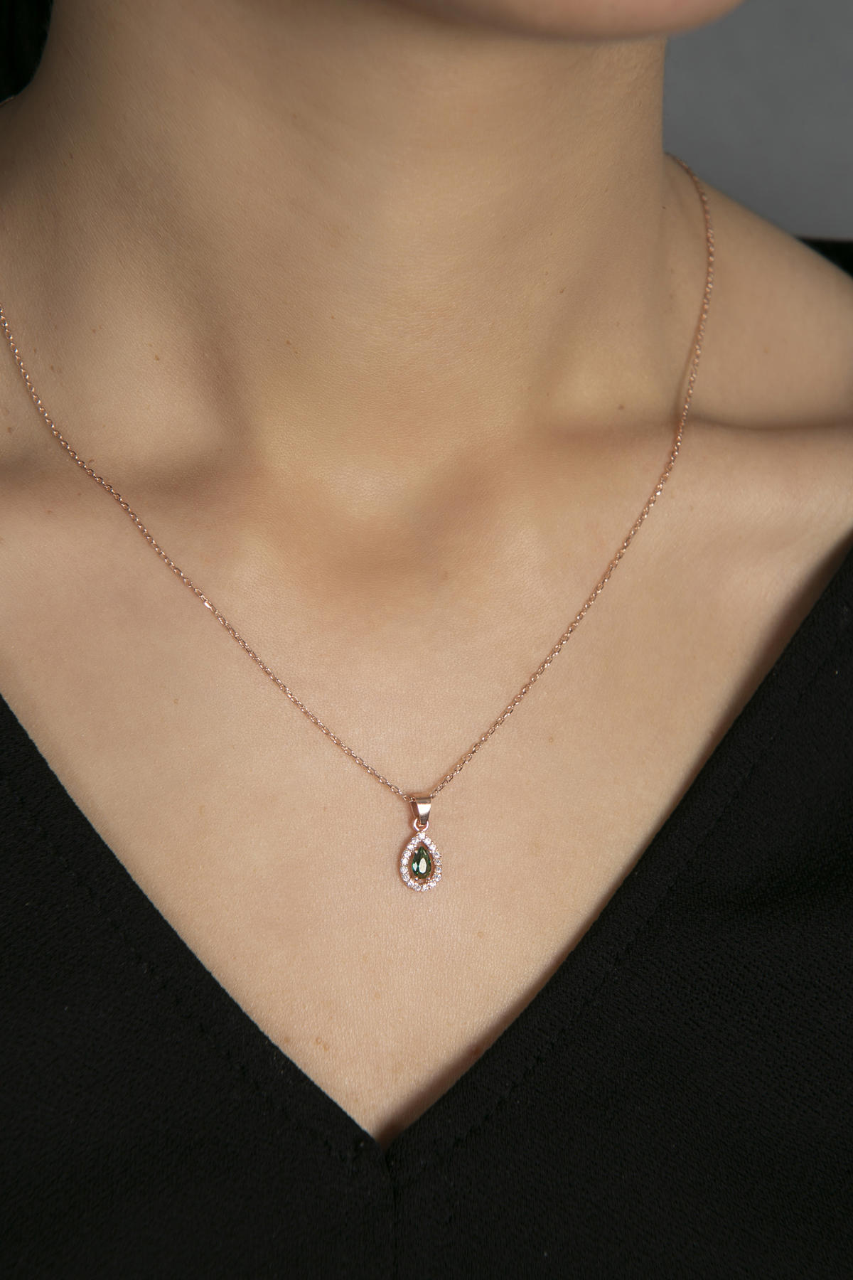 Elika Silver Beyaz-Yeşil Zirkon Taşlı 925 Ayar Kararmayan Düz Zincir Kadın Gümüş Kolye