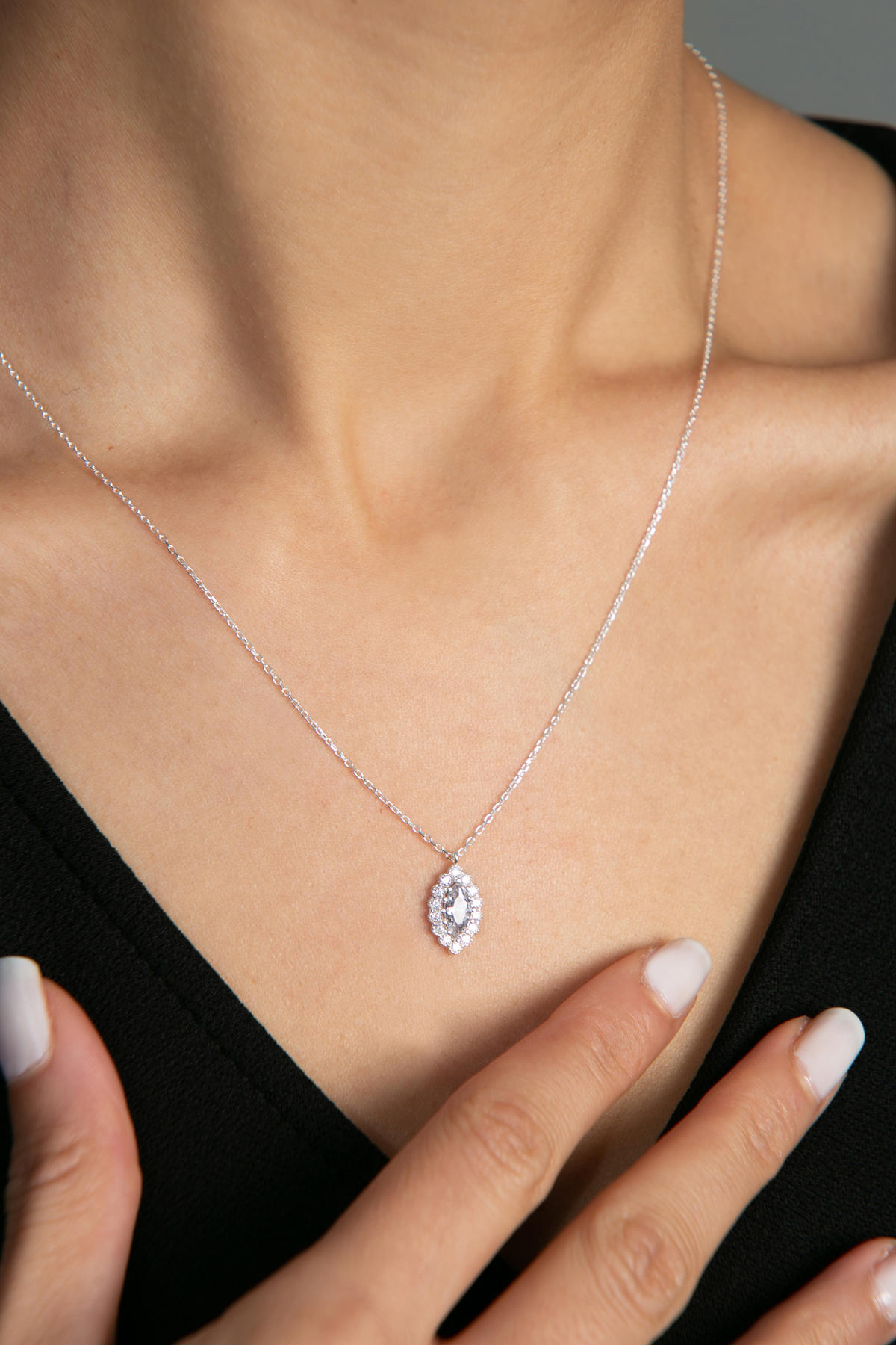 Elika Silver Beyaz Zirkon Taşlı 925 Ayar Kararmayan Damla Düz Zincir Kadın Gümüş Kolye