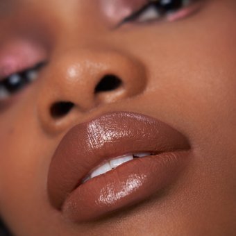 Huda Beauty Power Bullet Cream Glow Hydrating Boss Chick Nemlendiricili Lipstick Ruj 3 gr
