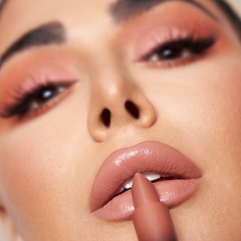 Huda Beauty Power Bullet Cream Glow Hydrating Hustla Nemlendiricili Lipstick Ruj 3 gr