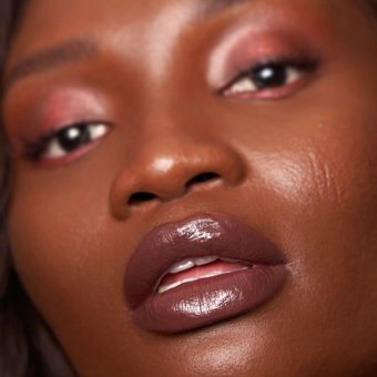 Huda Beauty Power Bullet Cream Glow Hydrating Amore Nemlendiricili Lipstick Ruj 3 gr