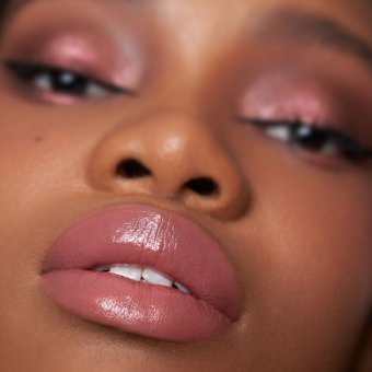 Huda Beauty Power Bullet Cream Glow Hydrating Habibi Nemlendiricili Lipstick Ruj 3 gr