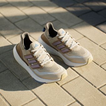 Adidas Ultraboost Light IE5834 Ortopedik Bağcıklı Kadın Koşu Ayakkabısı Bej