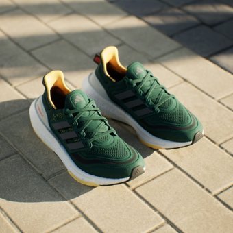 Adidas Ultraboost Light IE5831 Ortopedik Bağcıklı Kadın Koşu Ayakkabısı Yeşil