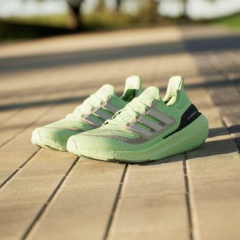Adidas Ultraboost Light IE3333 Ortopedik Bağcıklı Unisex Koşu Ayakkabısı Yeşil
