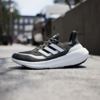 Adidas Ultraboost Light HQ6345 Ortopedik Bağcıklı Kadın Koşu Ayakkabısı Siyah