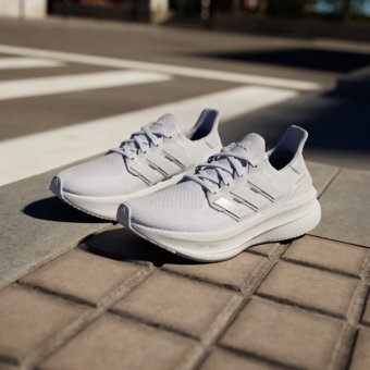 Adidas Ultraboost 5 ID8848 Ortopedik Bağcıklı Kadın Koşu Ayakkabısı Beyaz