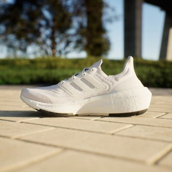 Adidas Ultraboost Light GY9350 Ortopedik Bağcıklı Unisex Koşu Ayakkabısı Beyaz