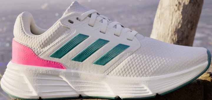 Adidas Galaxy 6 IE1989 Ortopedik Bağcıklı Kadın Koşu Ayakkabısı Beyaz
