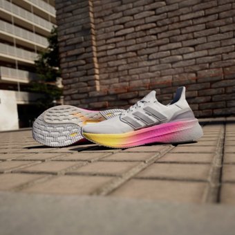 Adidas Ultraboost 5 ID8810 Ortopedik Bağcıklı Erkek Koşu Ayakkabısı Beyaz