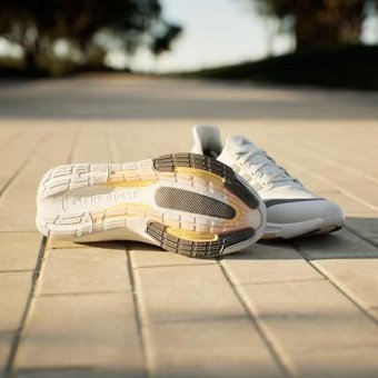 Adidas Ultraboost Light ID3281 Ortopedik Bağcıklı Erkek Koşu Ayakkabısı Beyaz