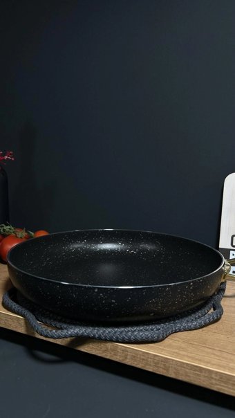 Bena Life Metal Saplı Alüminyum 28 cm Düz Tava Siyah