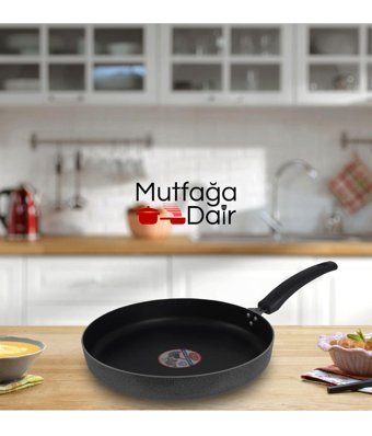 Kılıç Plastik Saplı Alüminyum 32 cm Balık - Börek - Bazlama Tava Siyah