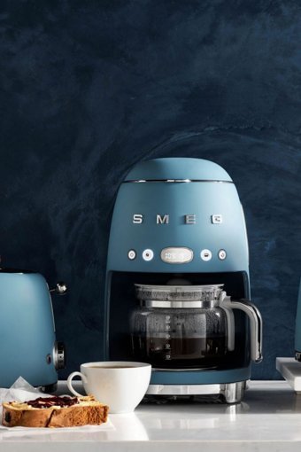Smeg DCF02 Paslanmaz Çelik Filtreli Karaf 1.25 lt Hazneli 4 Fincan 1200 W Mavi Filtre Kahve Makinesi