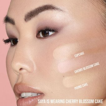 Huda Beauty Easy Bake and Snatch Pound Cake Yağsız Sabitleyici Kompakt Pudra