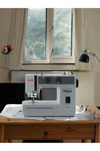 Janome YN5818 Otomatik Overloklu Elektrikli Düz Dikiş Ev Tipi Dikiş Makinesi