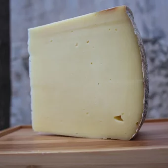 Eski Tat Kars Eski Kaşar Peyniri 1 kg