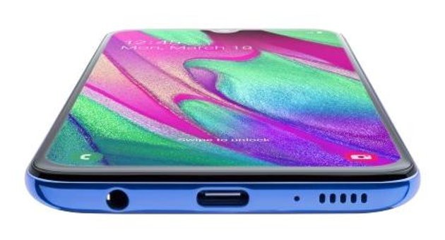 Samsung Galaxy A40 64 GB Hafıza 4 GB Ram 5.9 inç 16 MP Çift Hatlı Super AMOLED Ekran Android Akıllı Cep Telefonu Mavi