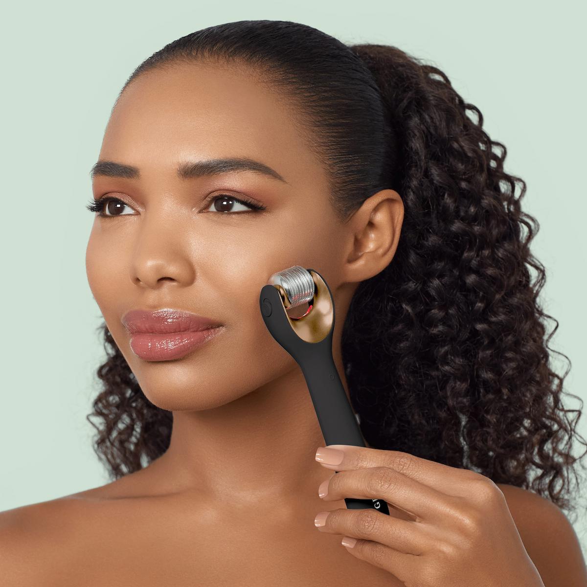 Geske SmartAppGuided MicroNeedle 9 in 1 Tüm Ciltler İçin Tek Başlıklı Şarjlı Titreşimli Yüz Temizleme Cihazı Siyah