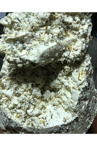 Van Yöresel Ürünleri Toprak Altı Van Otlu İnek Peyniri 1 kg