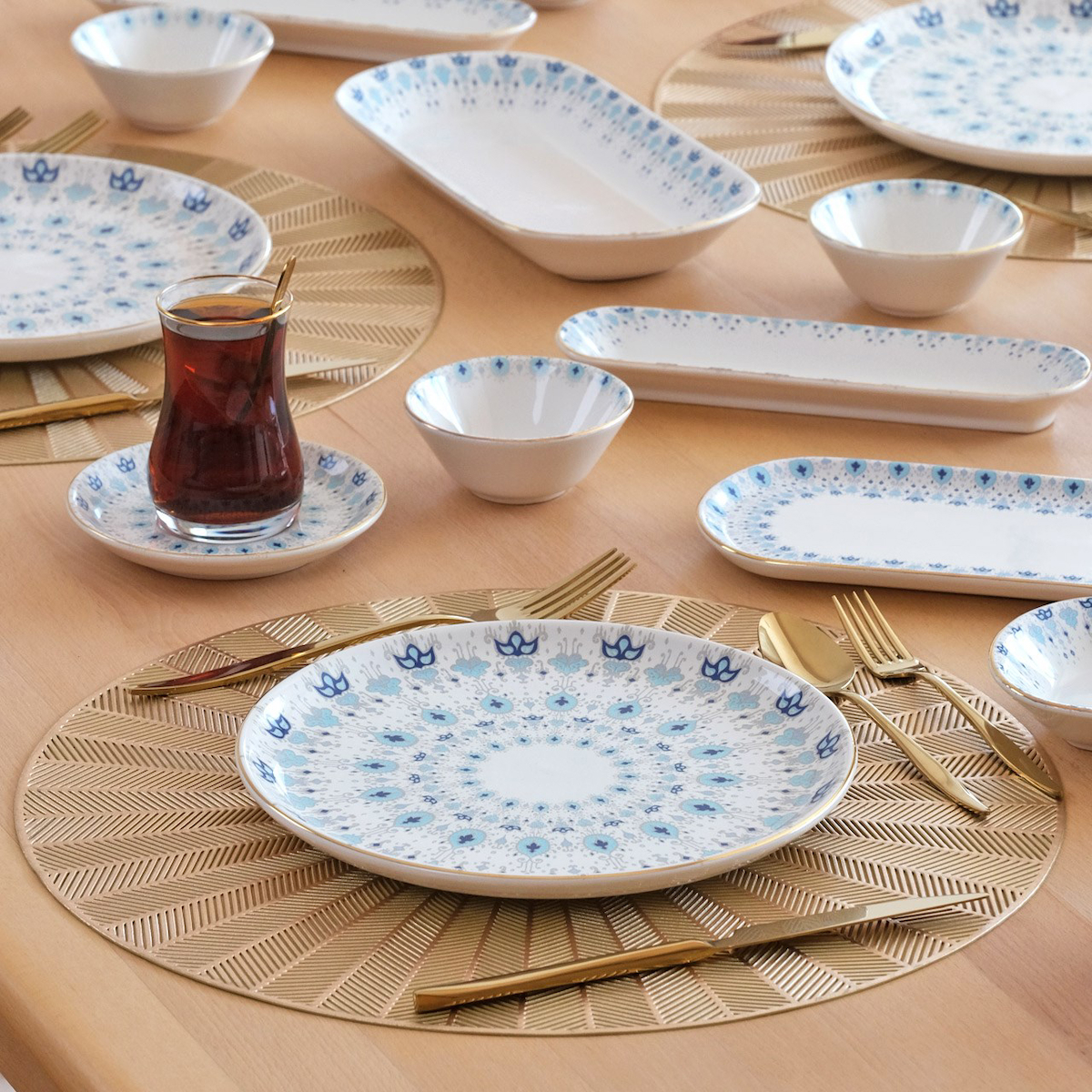 Glore Asya 41 Parça 6 Kişilik Çok Renkli Desenli Seramik Kahvaltı Takımı