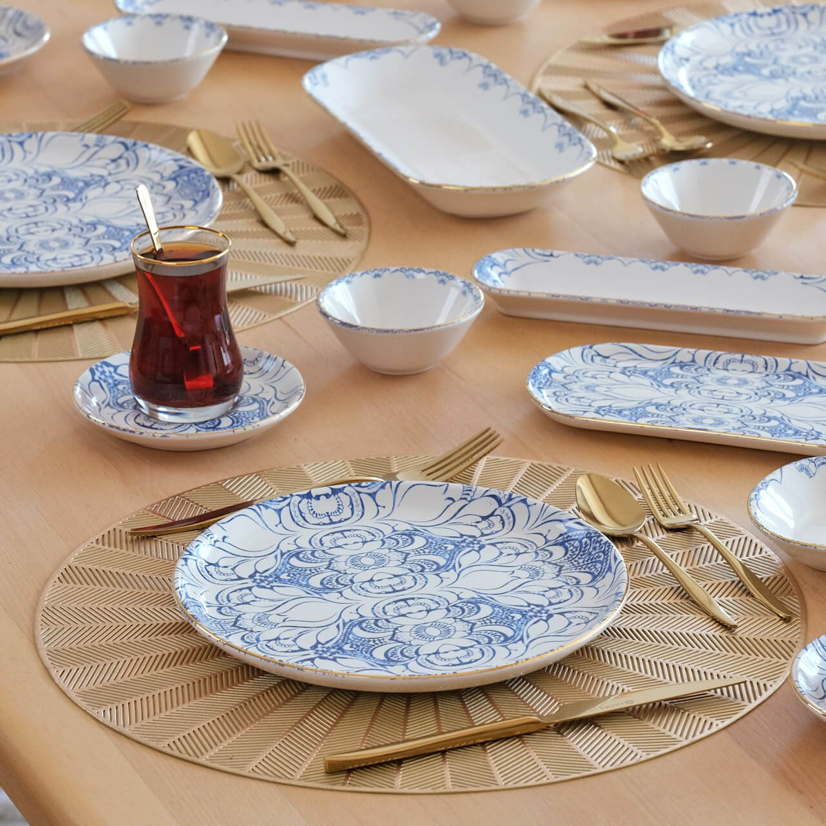Glore Asya Blue Cycle 41 Parça 6 Kişilik Mavi-Beyaz Desenli Seramik Kahvaltı Takımı