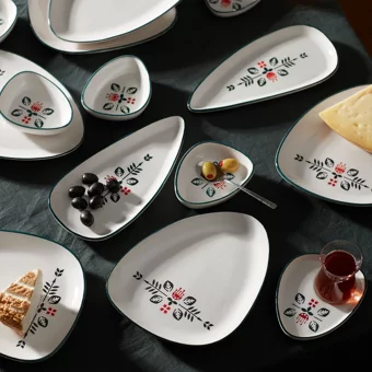 Karaca Emerald Üçgen Desenli 24 Parça 6 Kişilik Stoneware Kahvaltı Takımı Beyaz