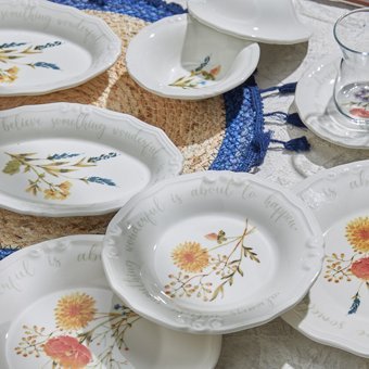 Karaca Lovega Elips-Yuvarlak Desenli 26 Parça 6 Kişilik Stoneware Kahvaltı Takımı Beyaz