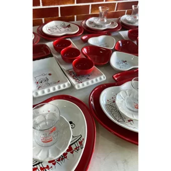 Keramika Kalp Kalp Desenli 66 Parça 12 Kişilik Seramik Kahvaltı Takımı Beyaz-Kırmızı
