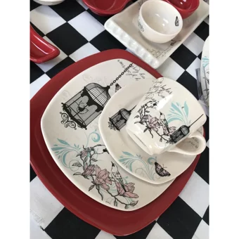 Keramika Retro Kalp-Kare Desenli 40 Parça 6 Kişilik Seramik Kahvaltı Takımı Beyaz-Kırmızı