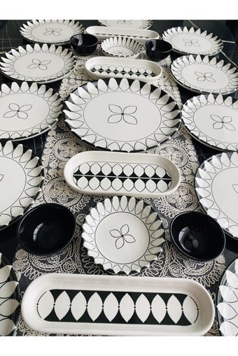 Venüs Home Decoratıon Elips Desenli 23 Parça 12 Kişilik Seramik Kahvaltı Takımı Siyah
